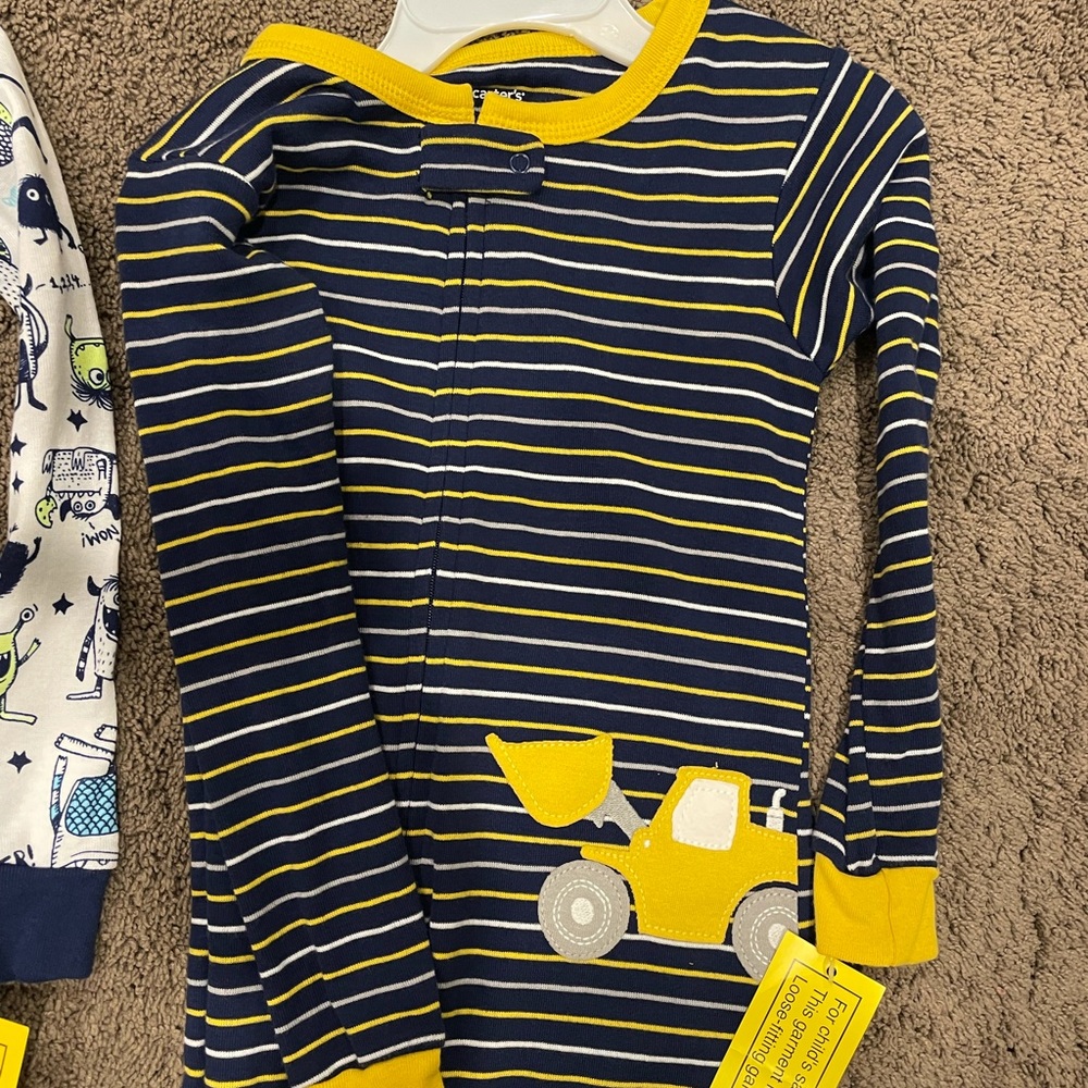 Carter's boys pajamas - Picture 4 of 4